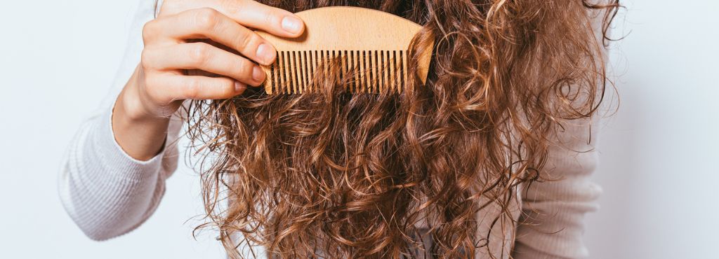 The Best Ways To Comb Your Curls