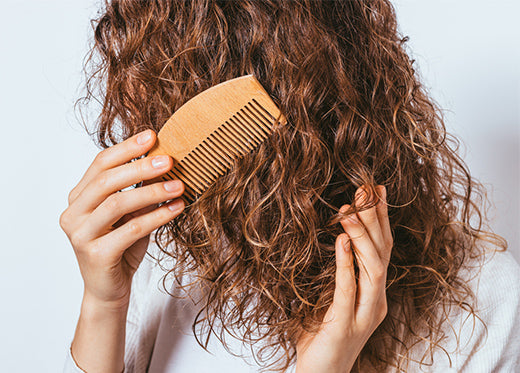 10 Ways To Moisturise Curly Hair In Winter 2023